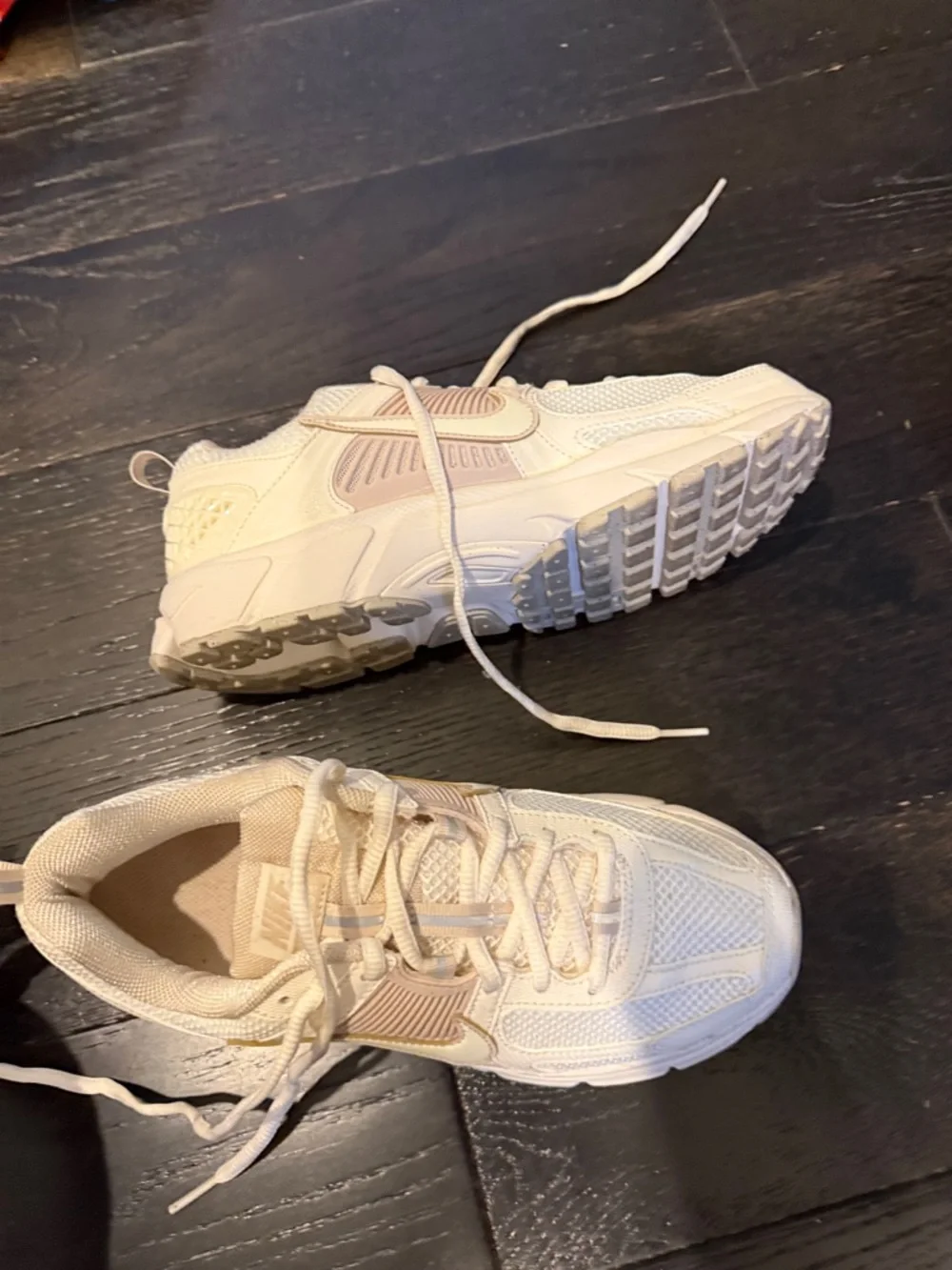Nike zoom vomero 5 cream 8 womens youth 6.5